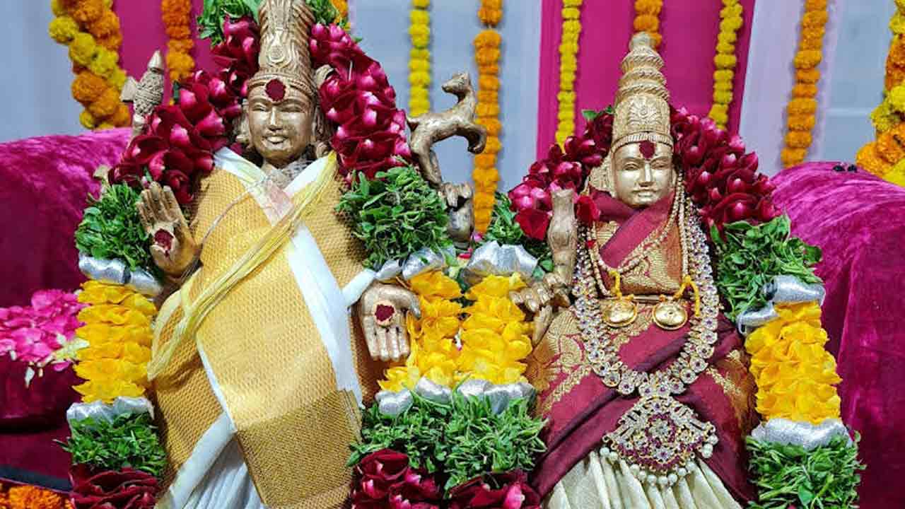 Chervi Gattu | చెర్వుగట్టులో ఘనంగా శివపార్వతుల కళ్యాణోత్సవం