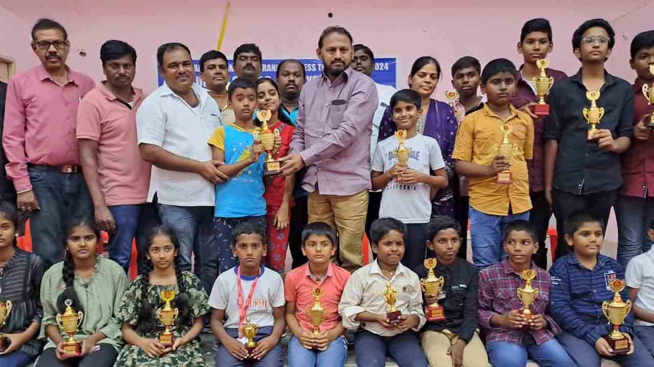 విద్యార్థుల మేధా శక్తి పెంపొందించేందుకు చెస్‌ దోహదం