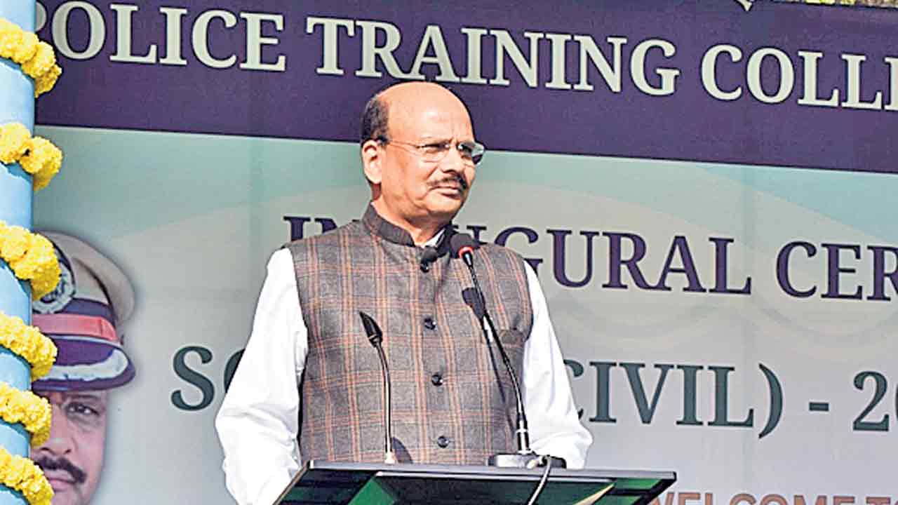 సమాజంలో పోలీసుల పాత్ర కీలకం