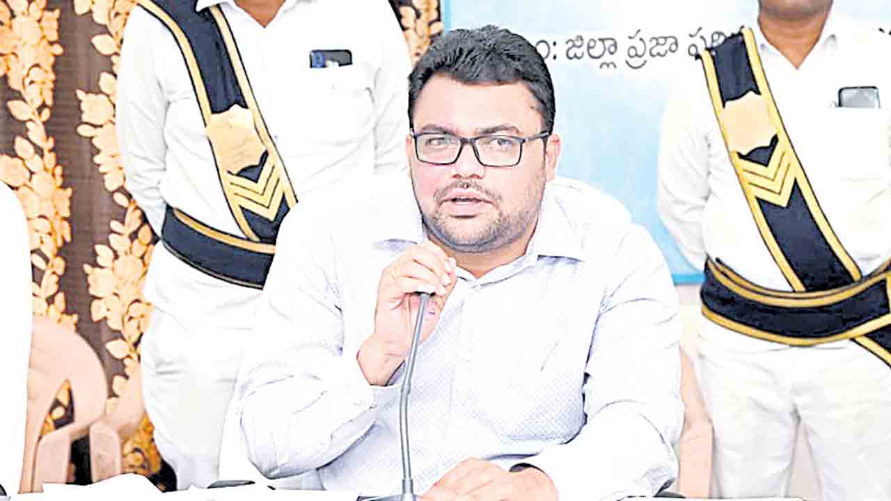 గౌరవం ఇవ్వరు.. కార్యక్రమాలకు పిలువరు