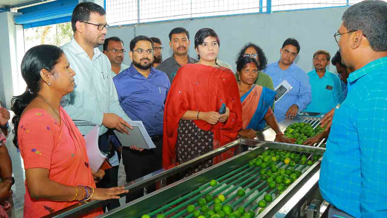 పంట సాగులో సాంకేతికను ఉపయోగించుకోవాలి