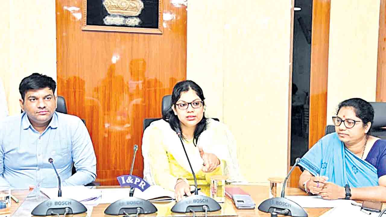 నాటిన ప్రతి మొక్కనూ సంరక్షించాలి