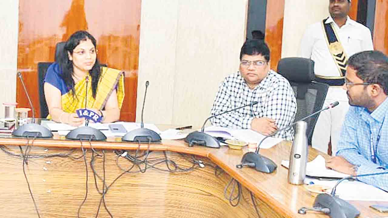 రుణాల పంపిణీలో కరీంనగర్‌ టాప్‌