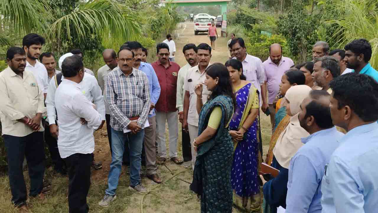 పెండింగ్‌ పనులన్నీ పూర్తి చేయండి