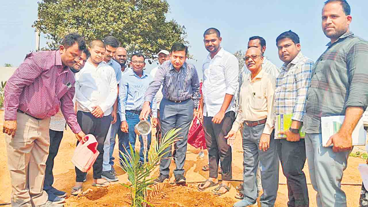 లక్ష్యాన్ని చేరుకోవాలి
