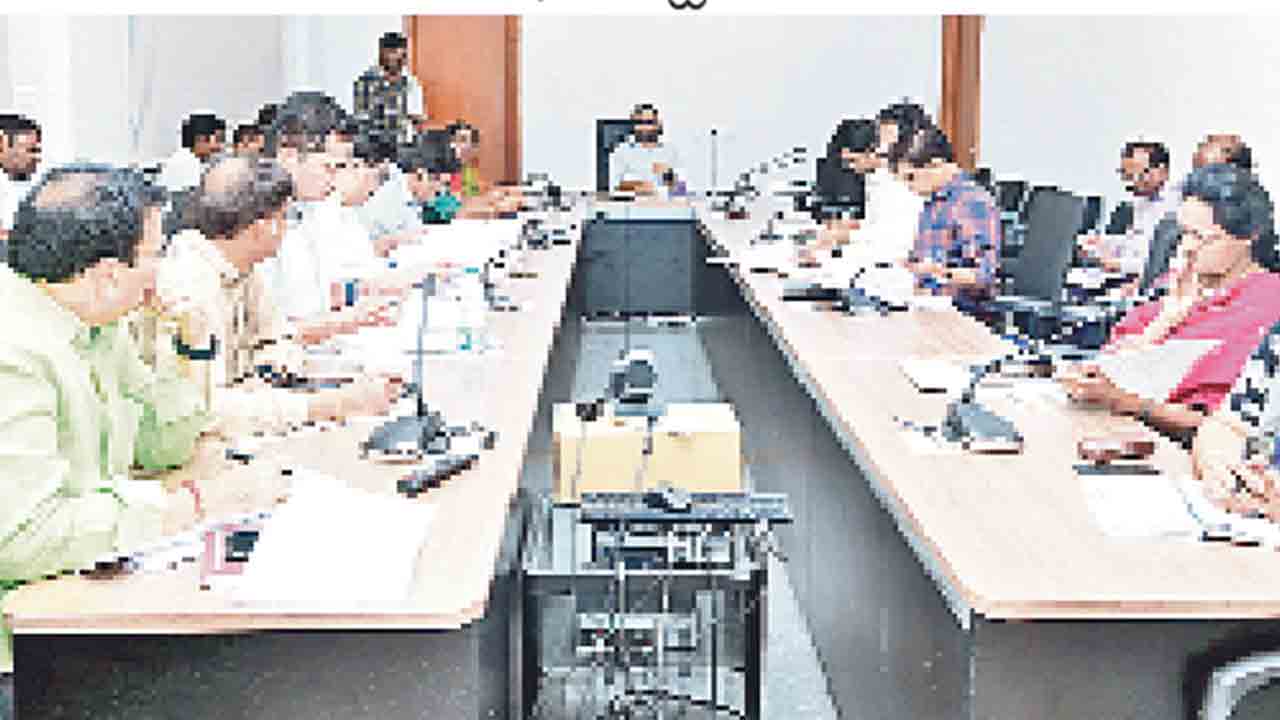 ఓటరు పెండింగ్‌ దరఖాస్తులను పరిశీలించాలి