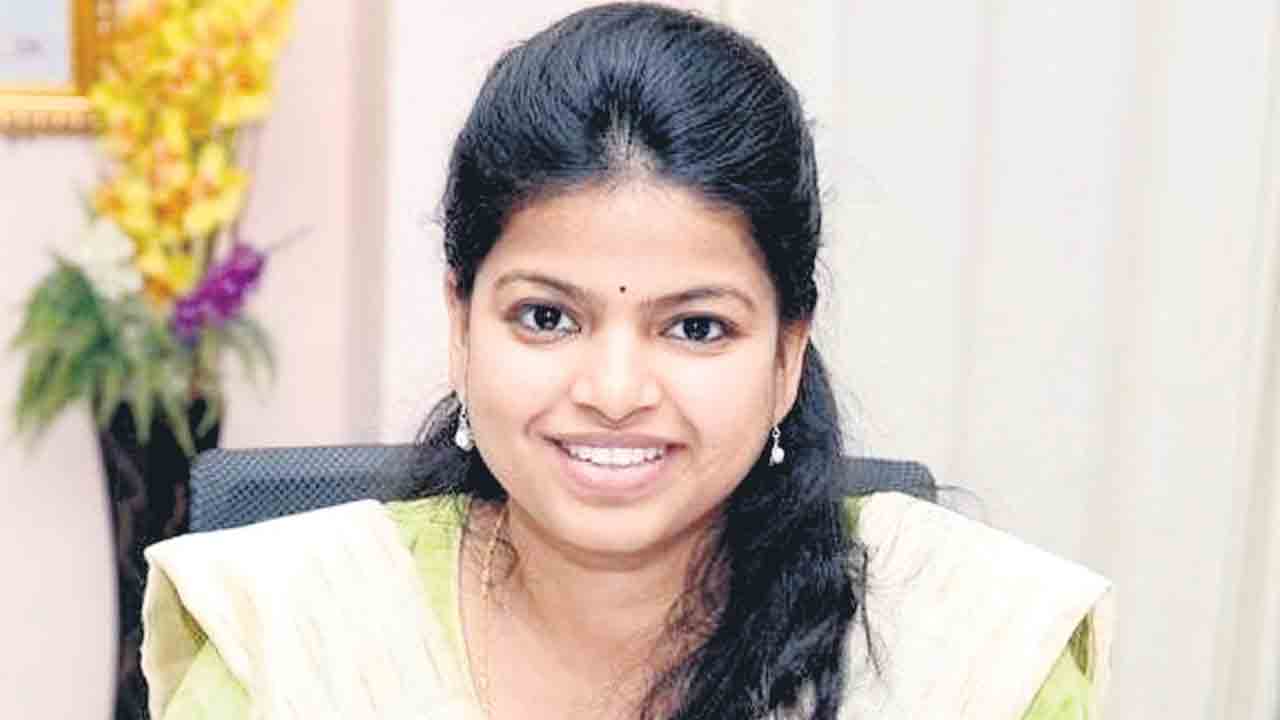 ఆసిఫాబాద్‌ కలెక్టర్‌గా స్నేహ శబరీష్‌