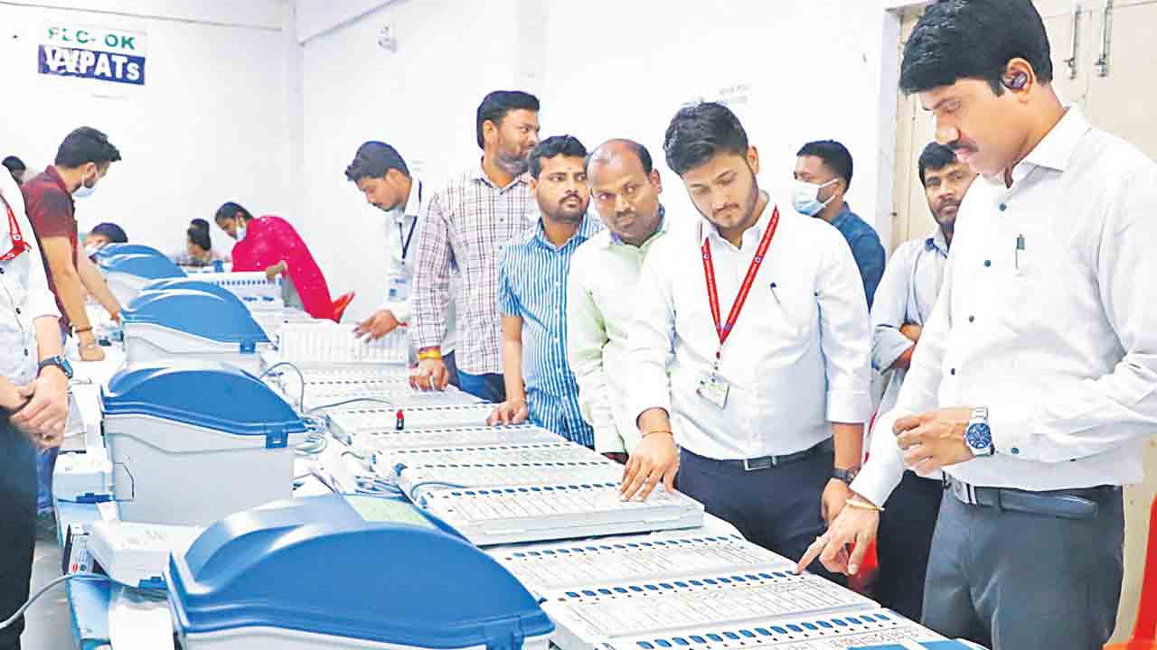 మాక్‌ పోలింగ్‌ పరిశీలన