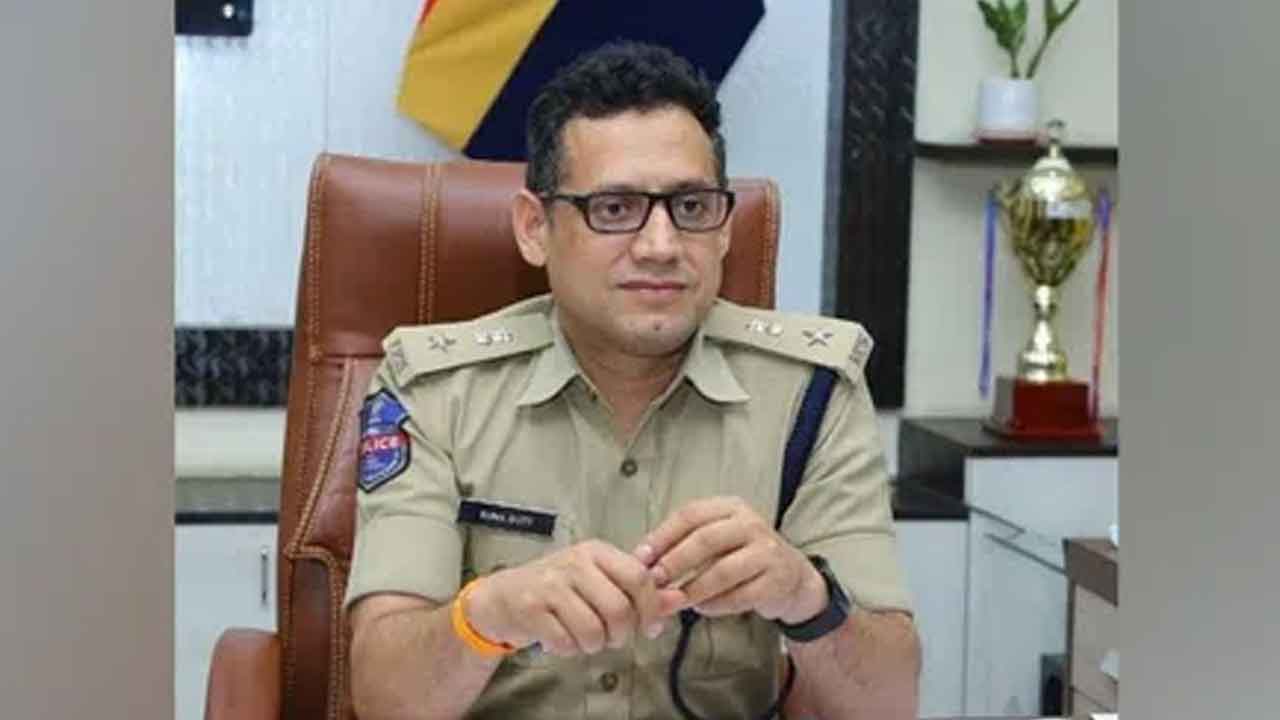 నలుగురు బంగ్లాదేశీయుల అరెస్టు