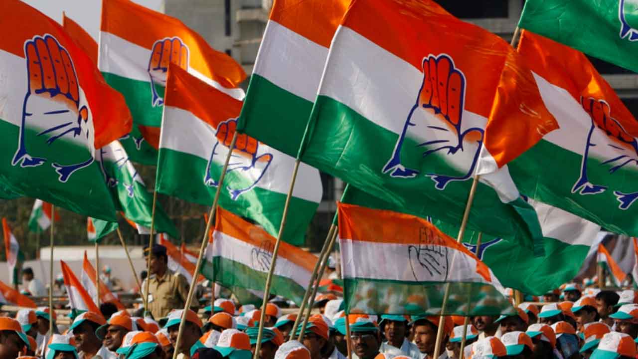 Congress Party | బజారుకెక్కుతున్న కాంగ్రెస్ ఇంటిపోరు.. ఓ పత్రికలో పనిగట్టుకొని వార్తలు రాయిస్తున్న ప్రభుత్వ పెద్ద..!