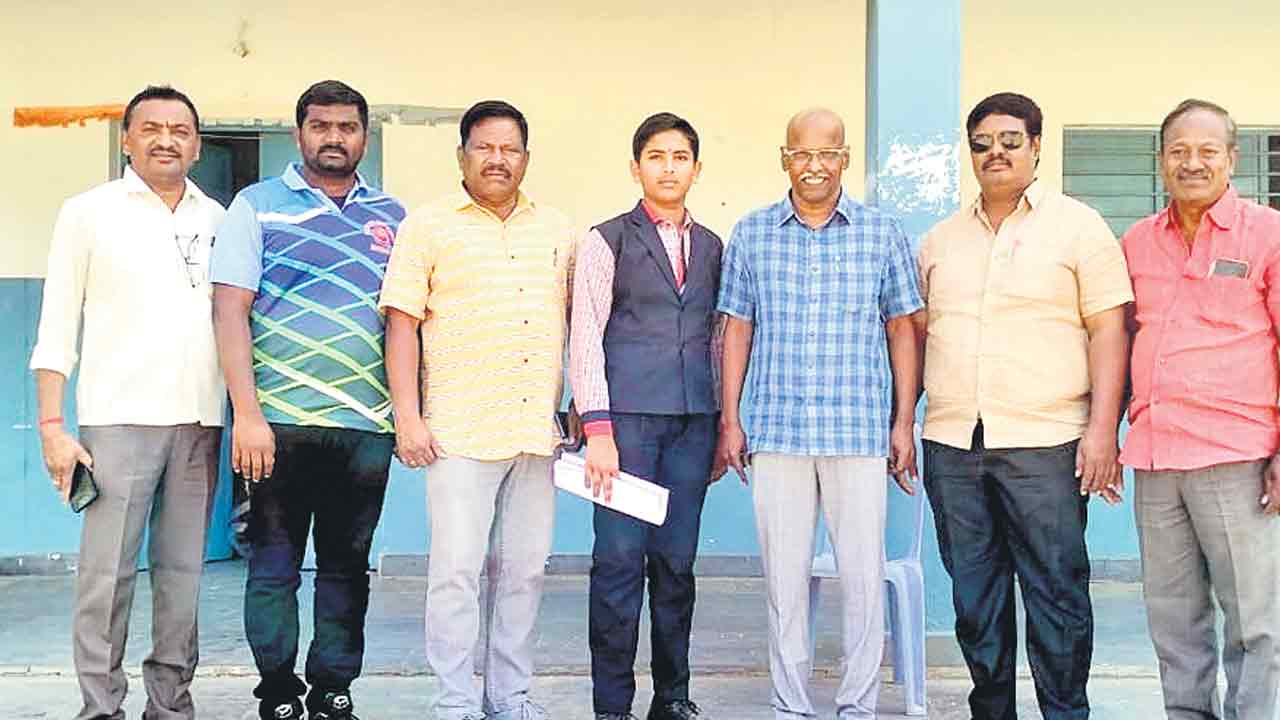 విద్యార్థులు క్రీడల్లోనూ రాణించాలి