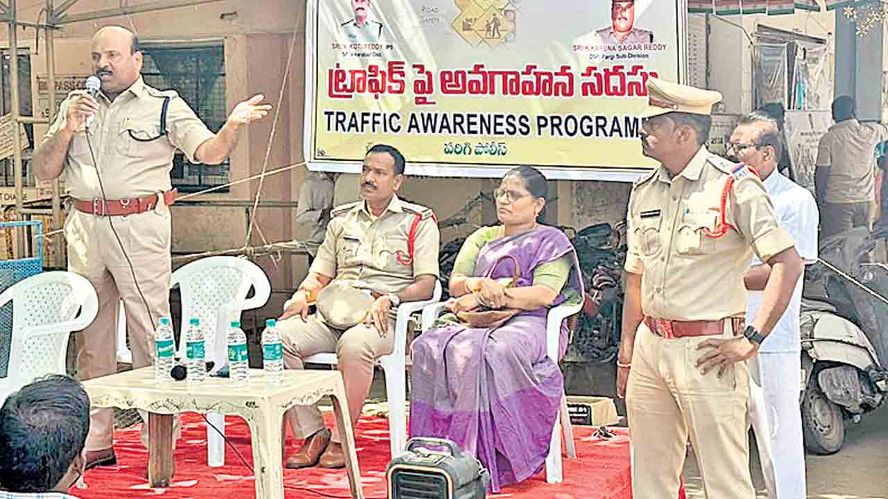 నిర్లక్ష్యంతోనే రోడ్డు ప్రమాదాలు