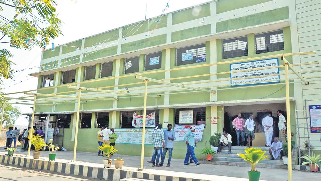 దారి తప్పుతున్న దళిత బండ్లు