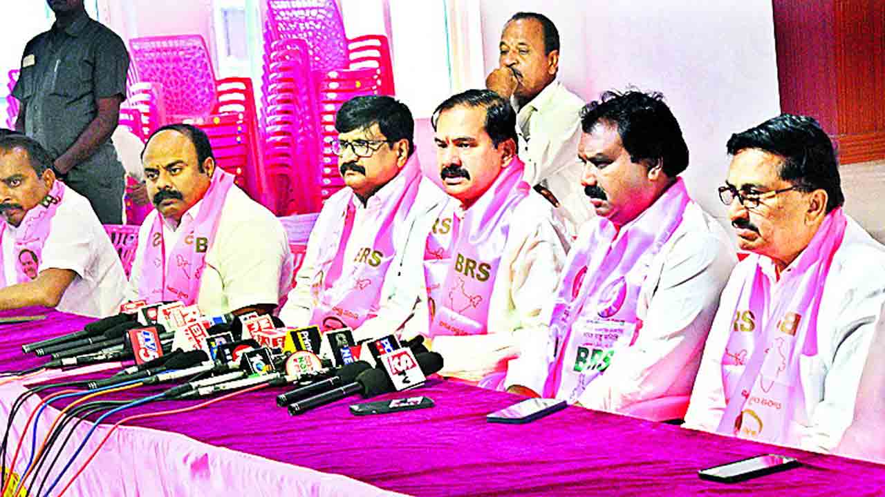 మంత్రులు,ఎమ్మెల్యేల్లో ఓరుగల్లు పౌరుషం లేదు