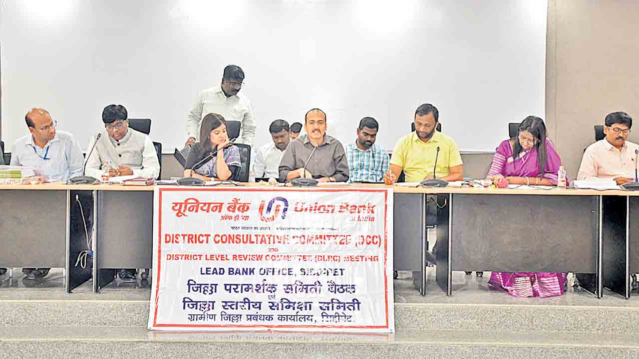 అన్ని బ్యాంకులు లక్ష్యాన్ని సాధించాలి