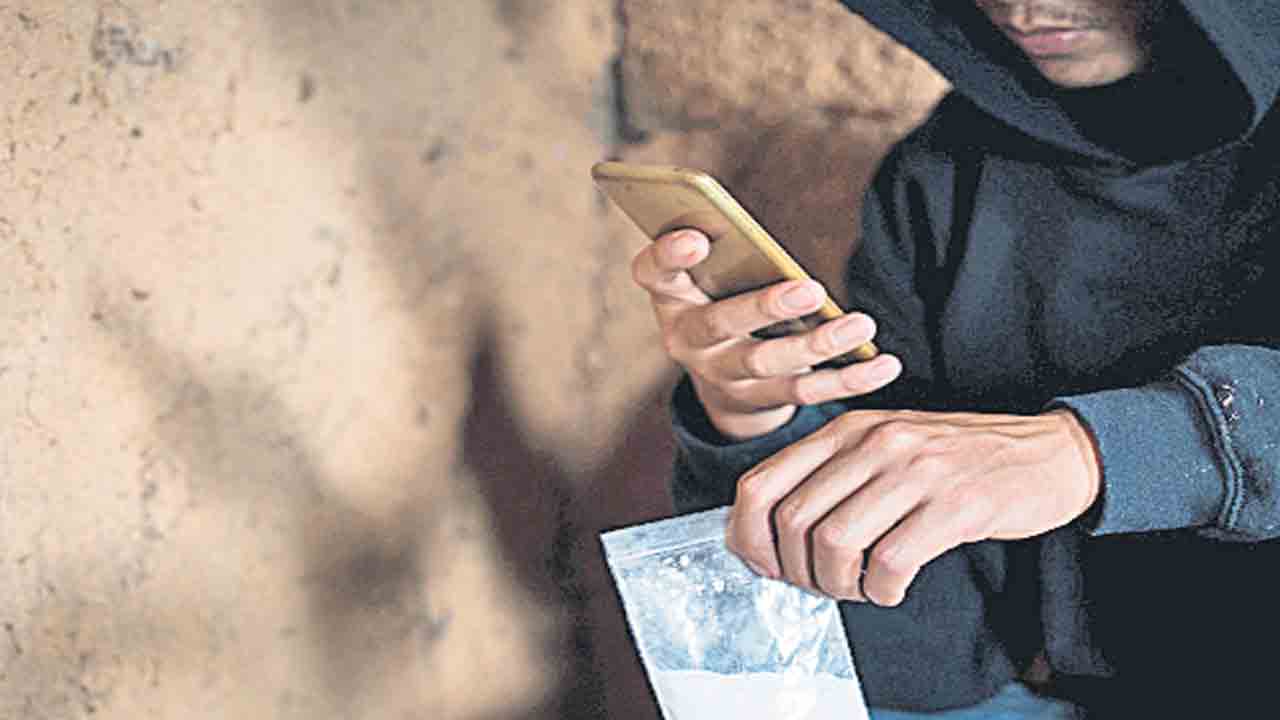 Director Krish | రాడిసన్‌ బ్లూ డ్రగ్స్‌ పార్టీ కేసు.. విచారణకు వస్తానని చెప్పి పోలీసులకు హాండిచ్చిన డైరెక్టర్‌ క్రిష్