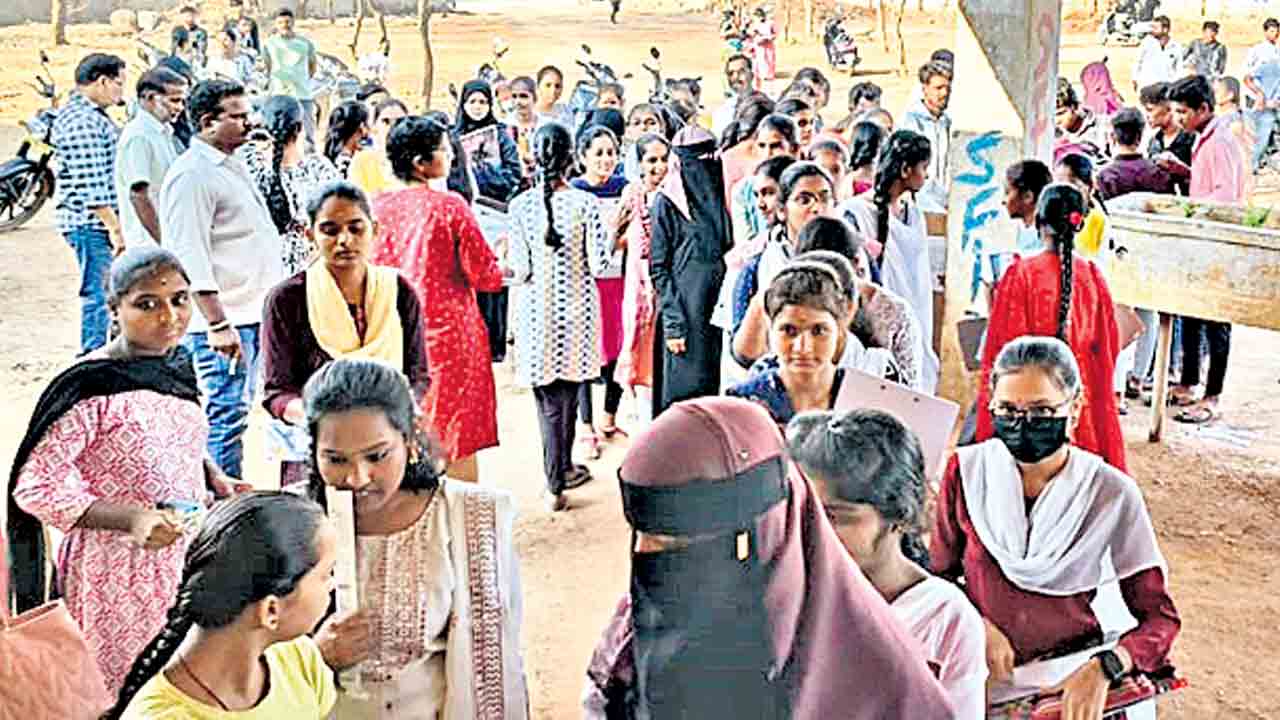 మొదటిరోజు సజావుగా