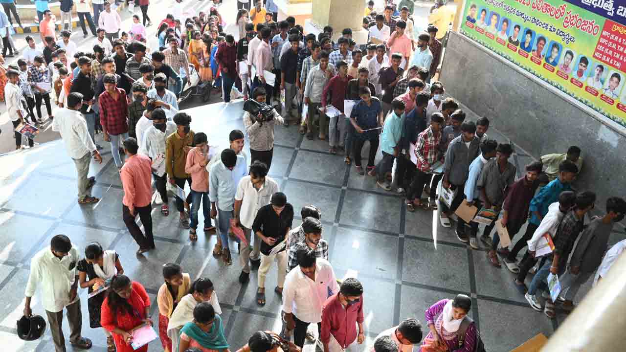 ప్రారంభమైన ఇంటర్ పరీక్షలు