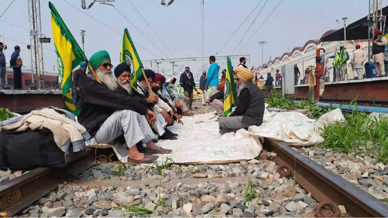 Farmers Rail Roko | చ‌ర్చ‌ల‌కు ముందు ఆందోళ‌న ఉధృతం : పంజాబ్‌లో అన్న‌దాత‌ల రైల్ రోకో