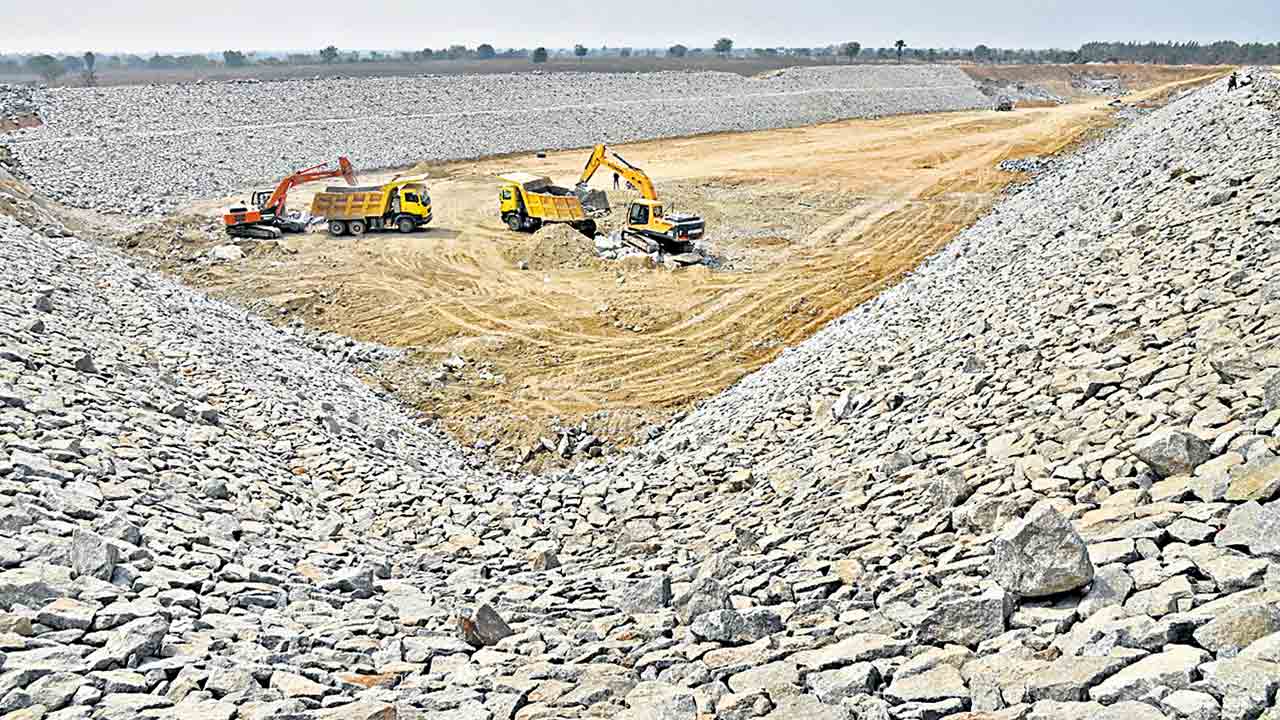 చకచకా.. ఫ్యాక్టరీ పనులు