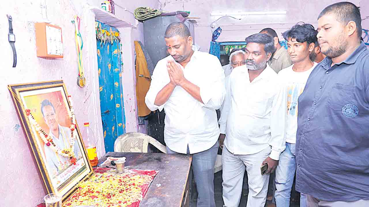 బాధిత కుటుంబాలకు పరామర్శ