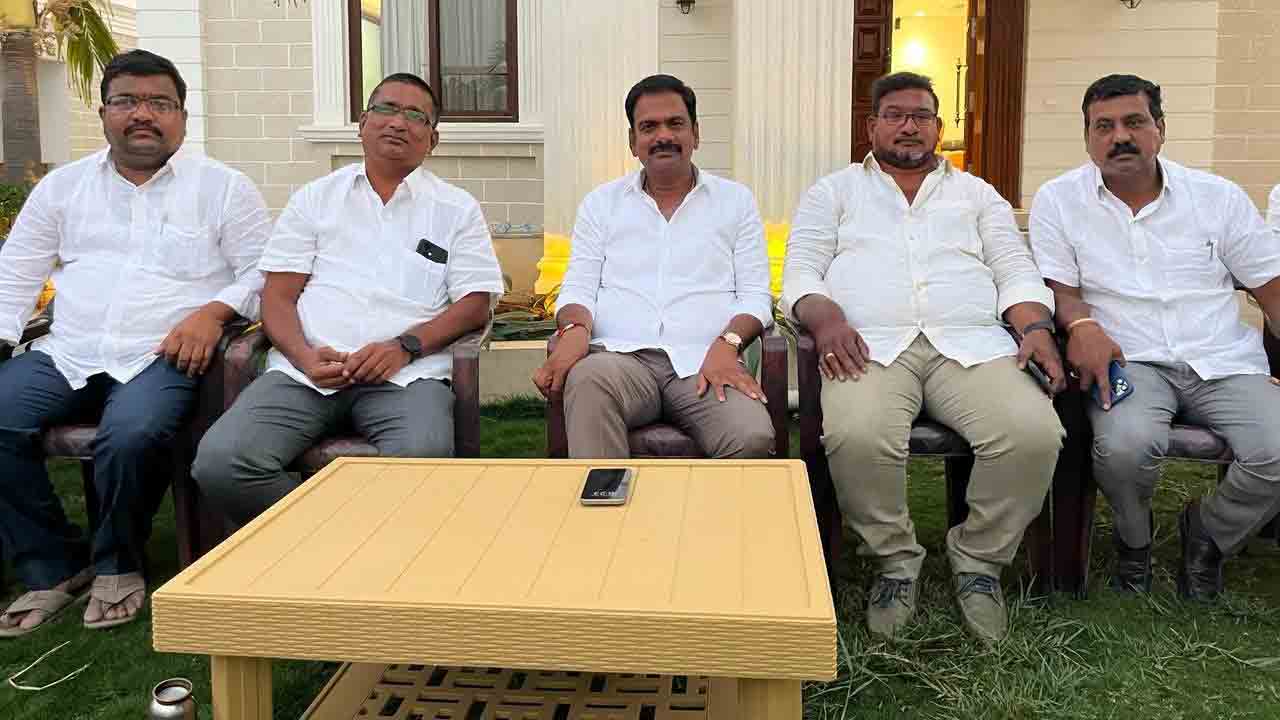 అబద్ధాలు చెప్పి గద్దెనెక్కారు