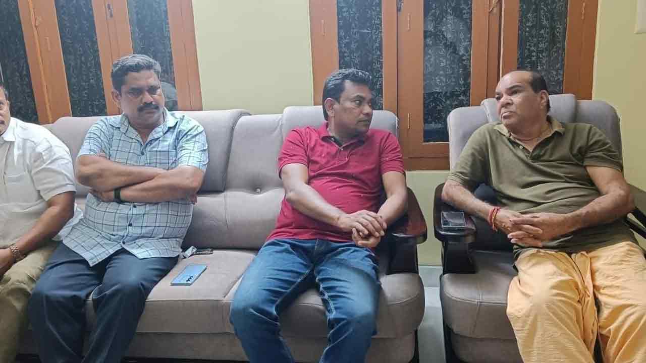 మాజీ ఎమ్మెల్యే మెచ్చాతో రేగా భేటీ