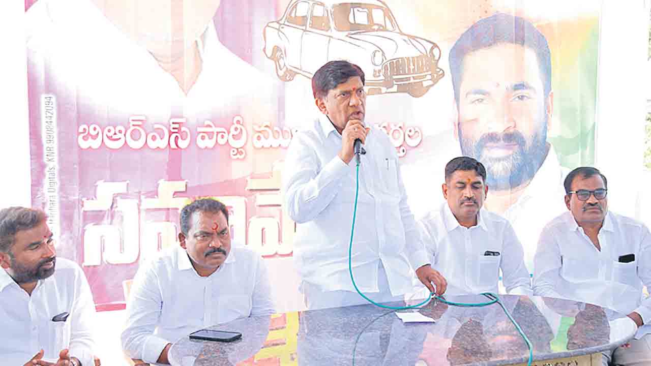 గ్యారెంటీలను అమలు చేయాలి