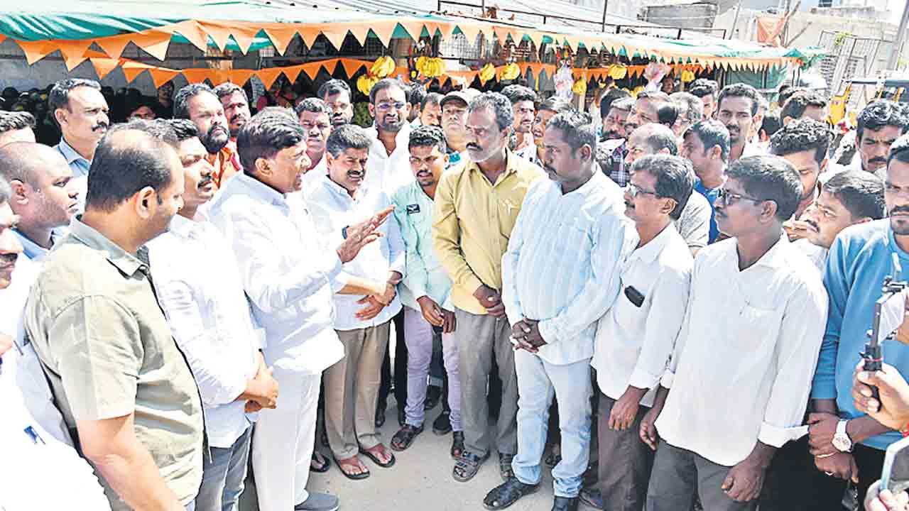 జీవితాలతో చెలగాటం ఆడద్దు