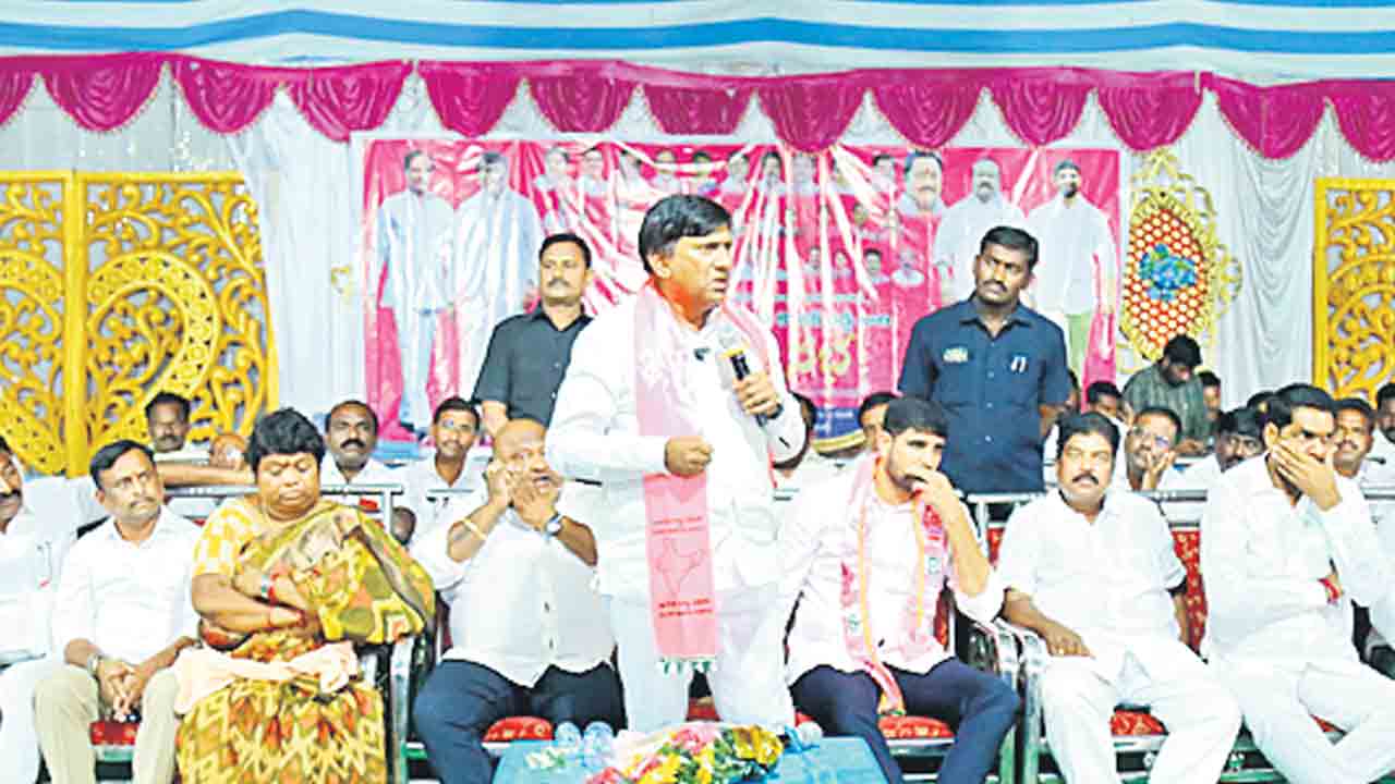 కలిసికట్టుగా పనిచేద్దాం