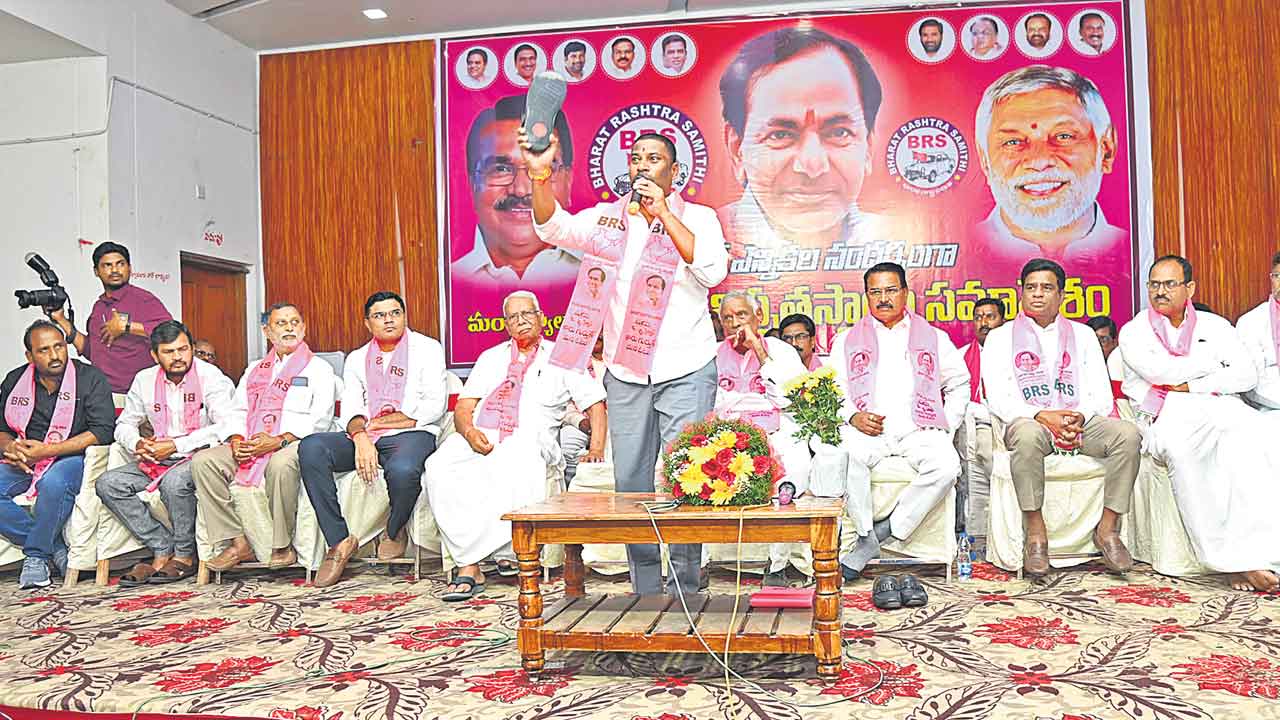 కాంగ్రెస్‌ను రాజకీయంగా దెబ్బ కొట్టాలి