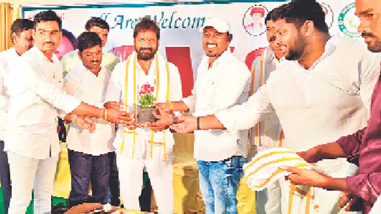 విద్యార్థులు చదువుపై దృషి ్టసారించాలి