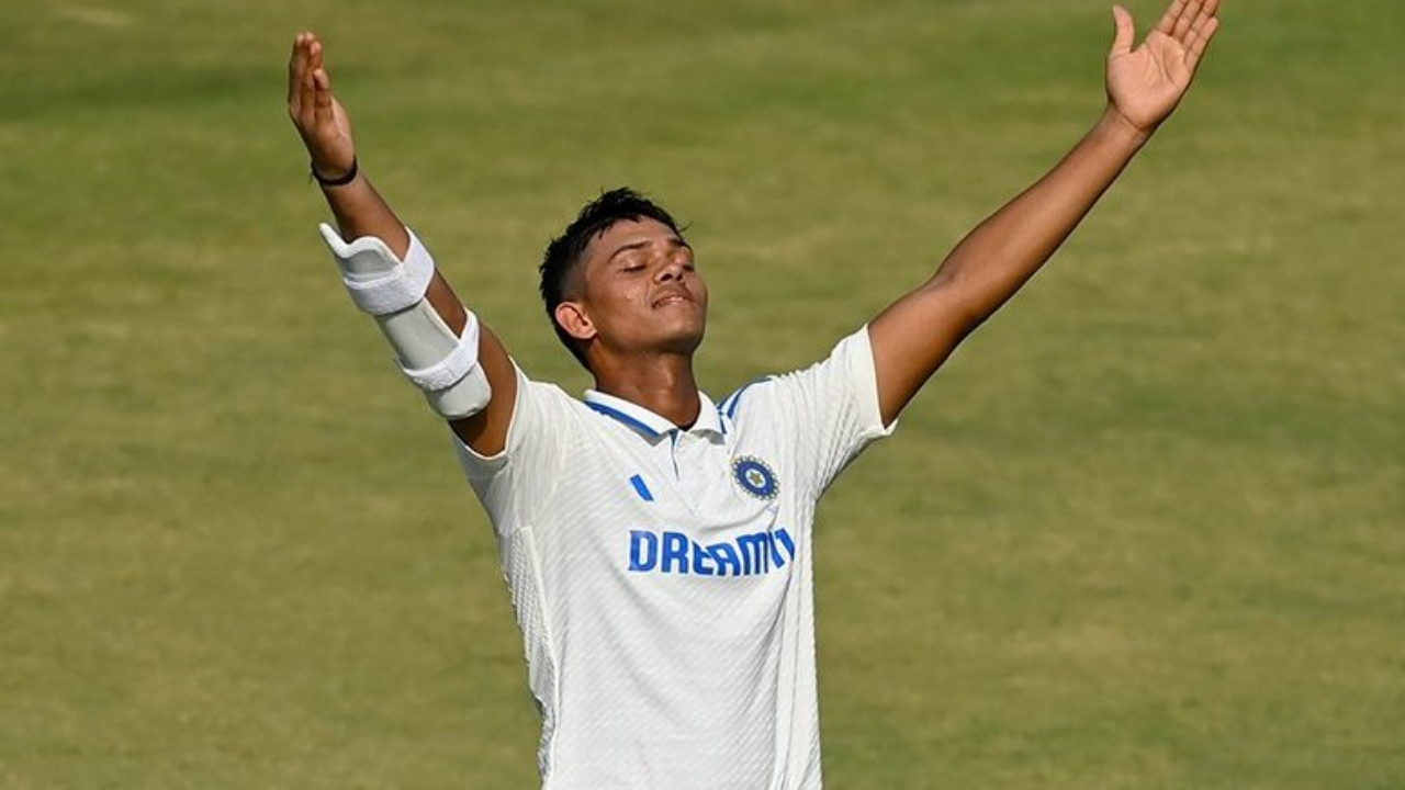 Yashasvi Jaiswal | వరుసగా రెండు డబుల్ సెంచరీలు.. అగ్రస్థానానికి జైస్వాల్‌