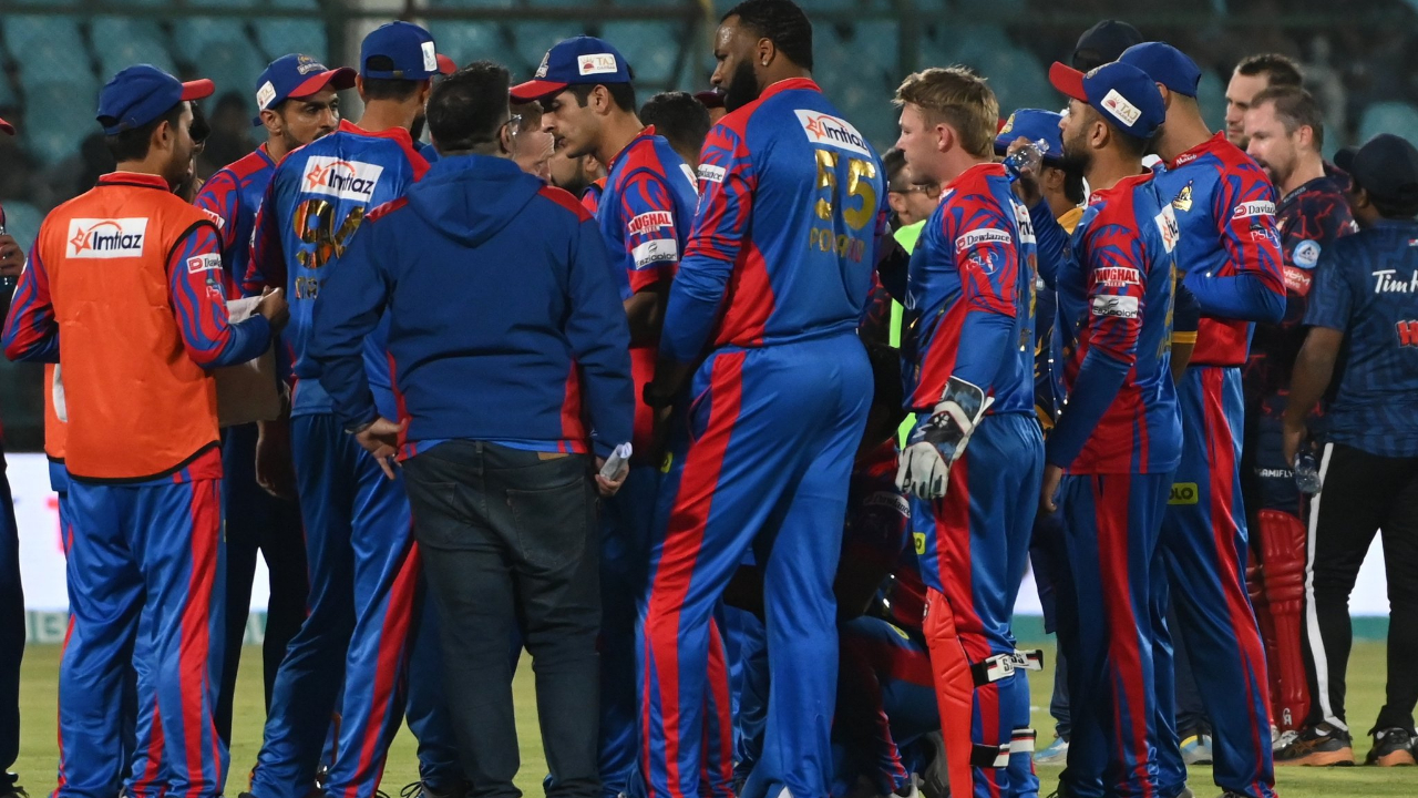 Food Poision in PSL |  పీఎస్‌ఎల్‌లో కలకలం.. ఒకే జట్టులో 13 మంది ప్లేయర్లకు ఫుడ్‌ పాయిజన్‌..