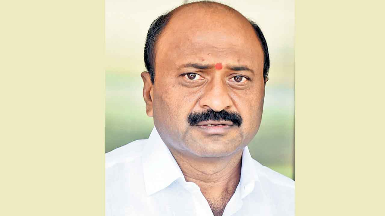 ఆత్మకూరు ఎస్సైపై సస్పెన్షన్‌ వేటు