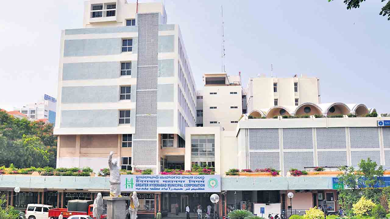 పర్యటనలకు.. ఎమ్మెల్యేలను పిలుస్తలేరు