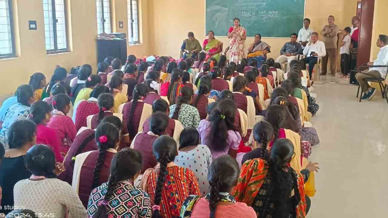విద్యార్థుల్లో ఆత్మైస్థెర్యాన్ని పెంపొందించాలి