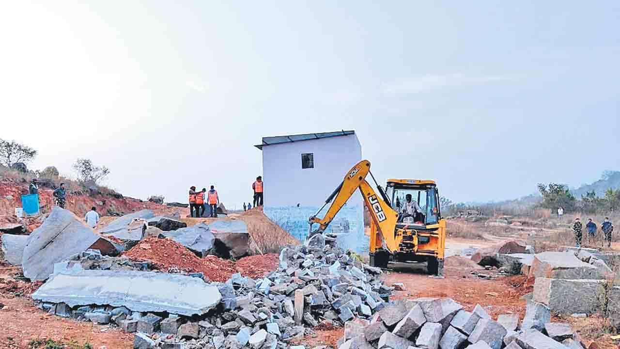 కబ్జాలపై ఉక్కుపాదం