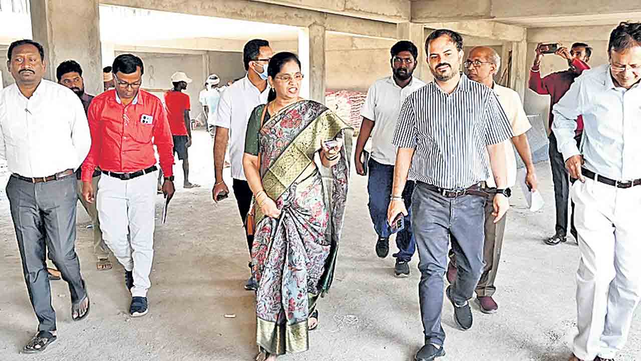 ప్రభుత్వ మెడికల్‌ కళాశాల ఏర్పాటుకు స్ధల పరిశీలన