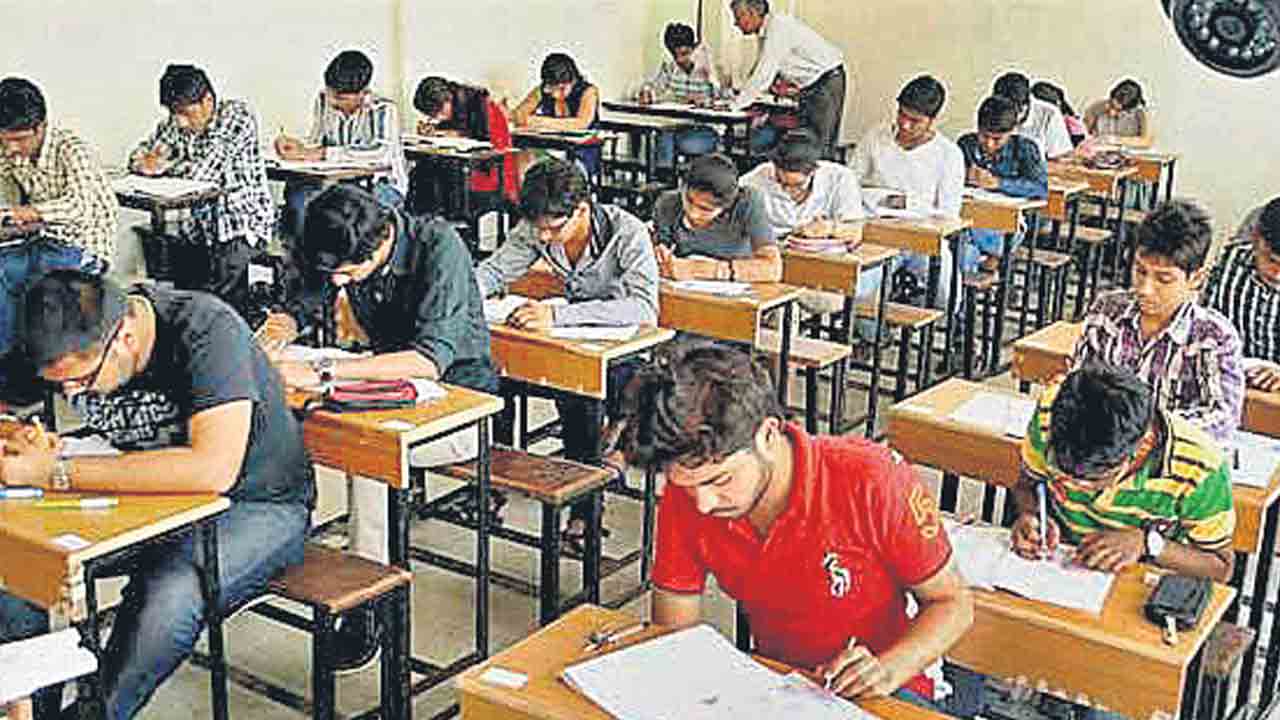 ఆదిలాబాద్‌లో రేషన్‌ డీలర్ల ధర్నా