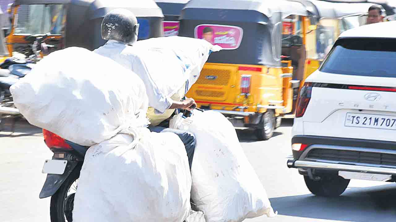 టూవీలరా.. గూడ్స్‌ బండా!?