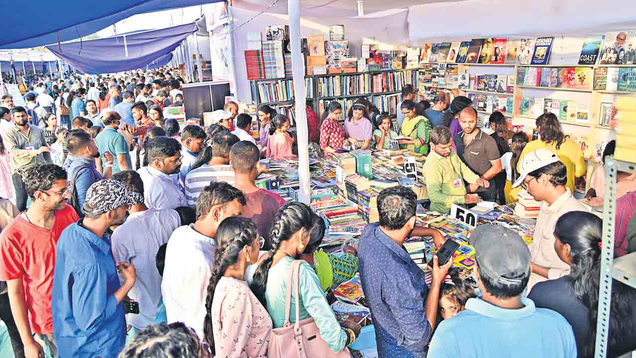Book Fair | బుక్‌ ఫెయిర్‌ ఎంతో హుషార్‌.. పుస్తకం చదవడం అలవాటు చేసుకుంటే విజయానికి బాటలు వేసుకున్నట్టే