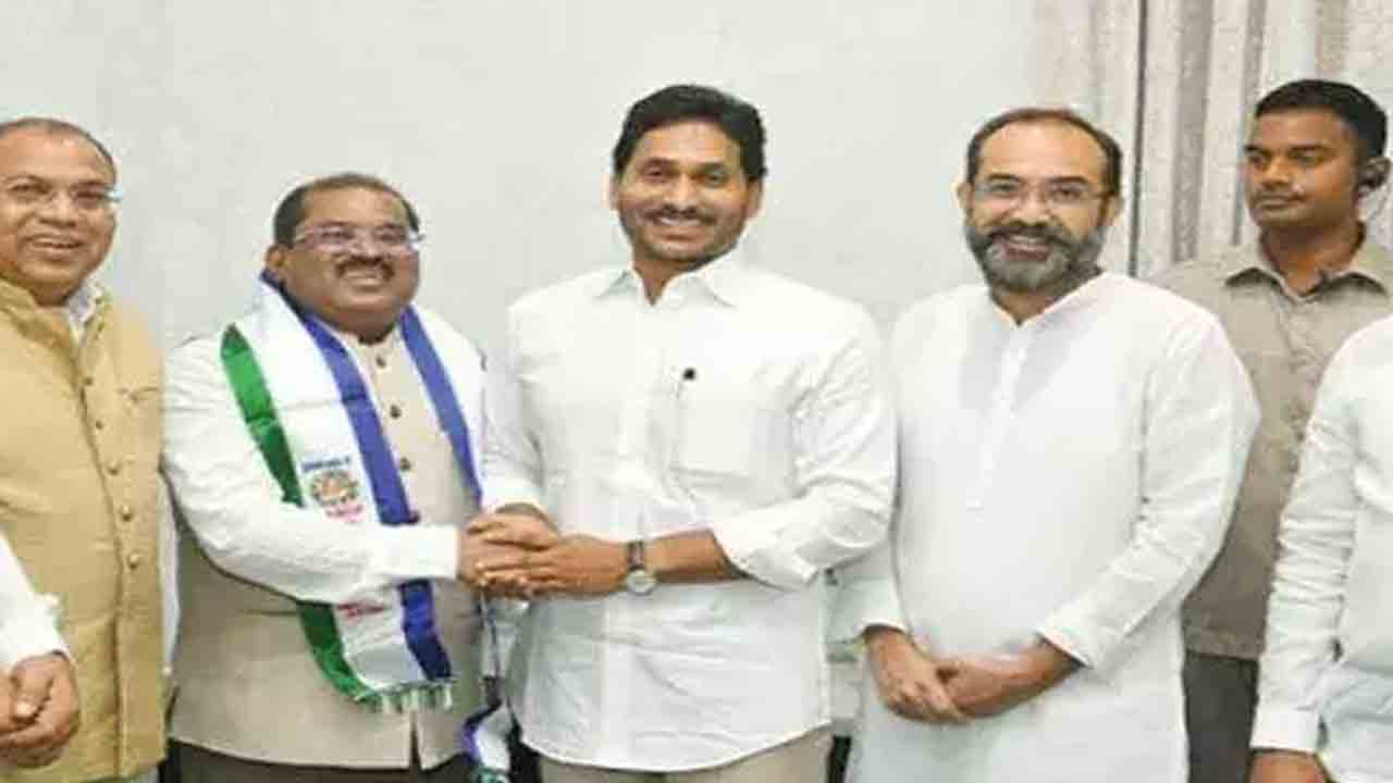 Kurnool YCP candidate | కర్నూలు వైసీపీ అభ్యర్థిగా రిటైర్డ్ ఐఏఎస్ అధికారి
