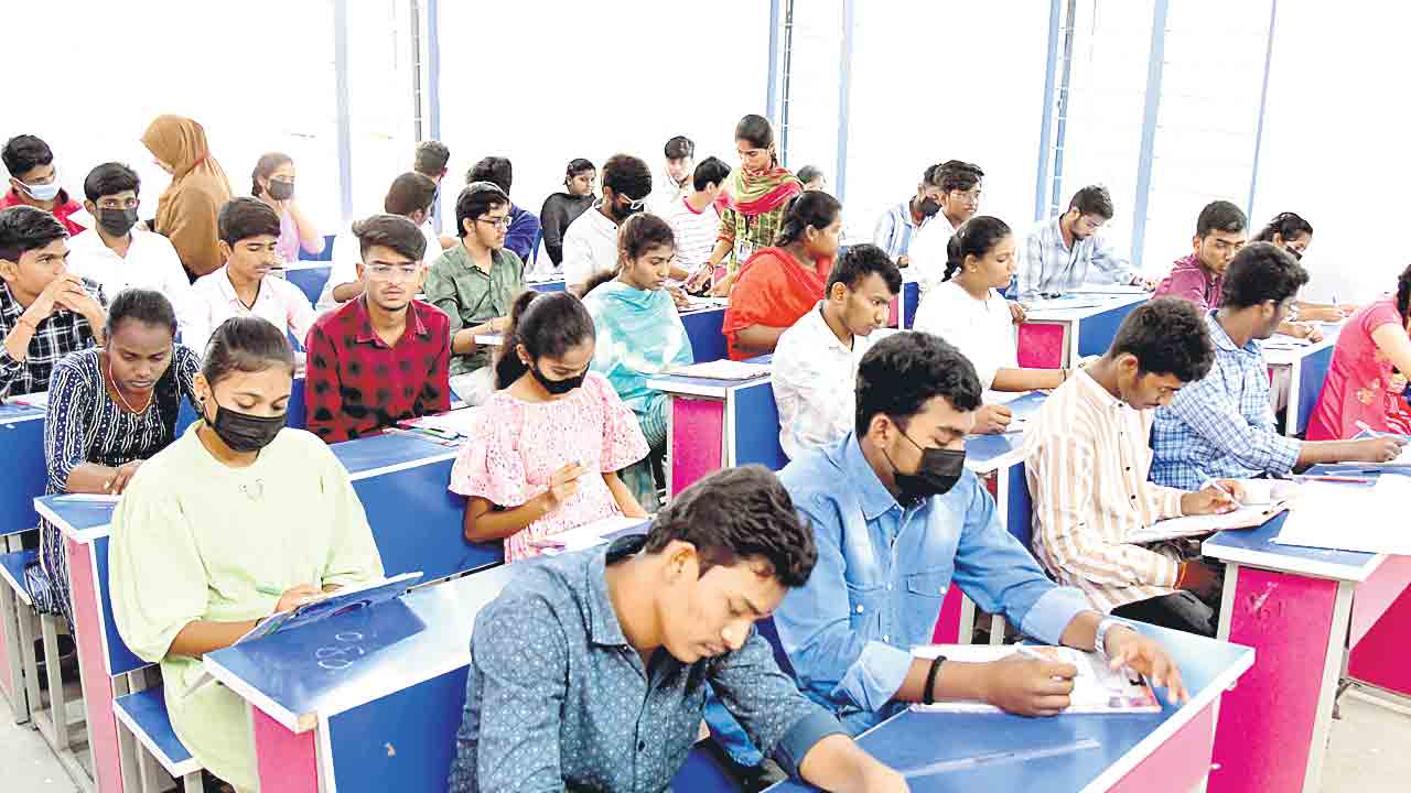ఇంటర్ పరీక్షలు ప్రారంభం