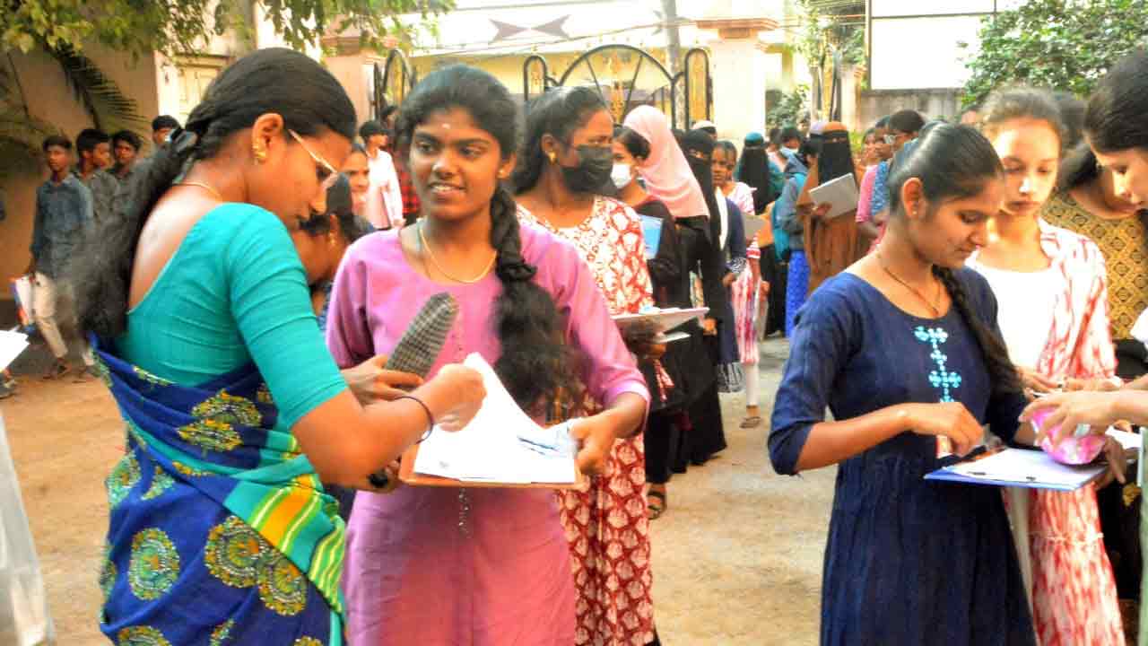 Inter Exams | ఇంటర్‌ విద్యార్థులకు గుడ్‌న్యూస్‌.. నిమిషం నిబంధనపై కీలక నిర్ణయం తీసుకున్న బోర్డు