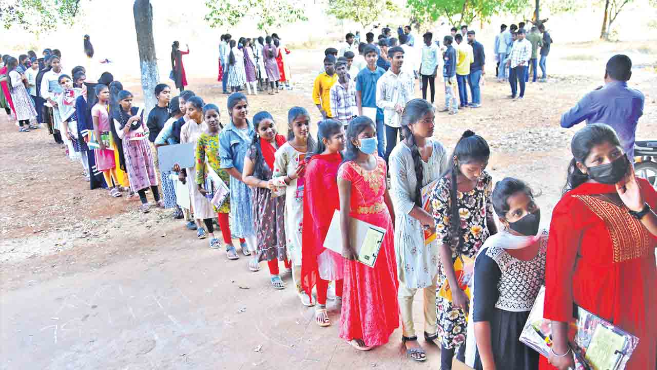 సజావుగా ఇంటర్‌ పరీక్షలు