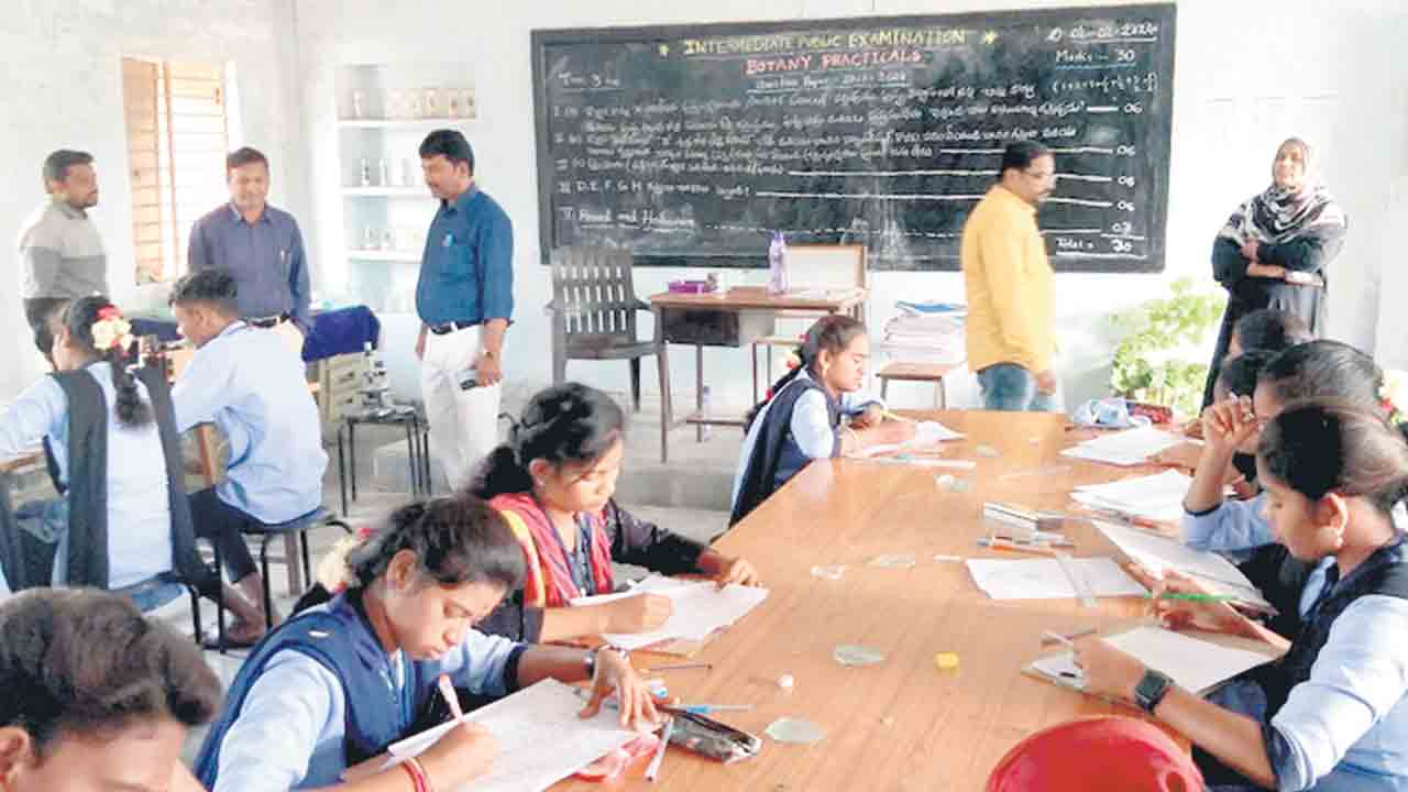 ప్రశాంతంగా ఇంటర్‌ ప్రాక్టికల్స్‌