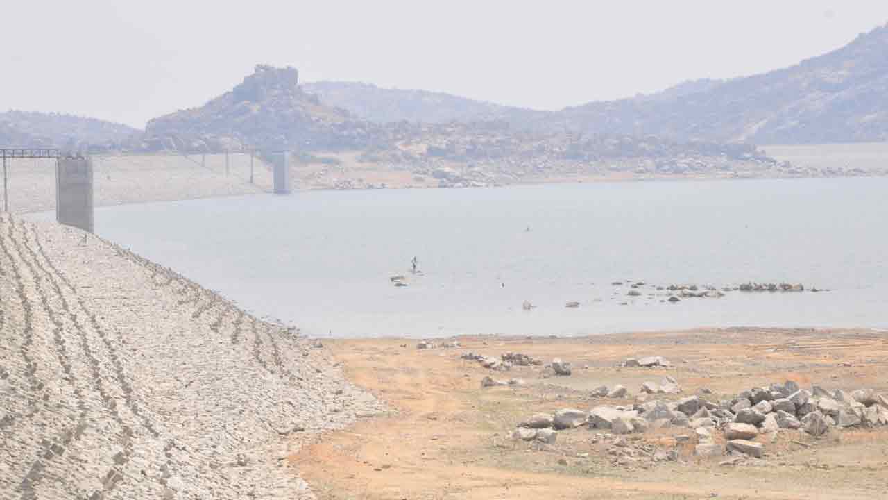 తడారుతోంది..!