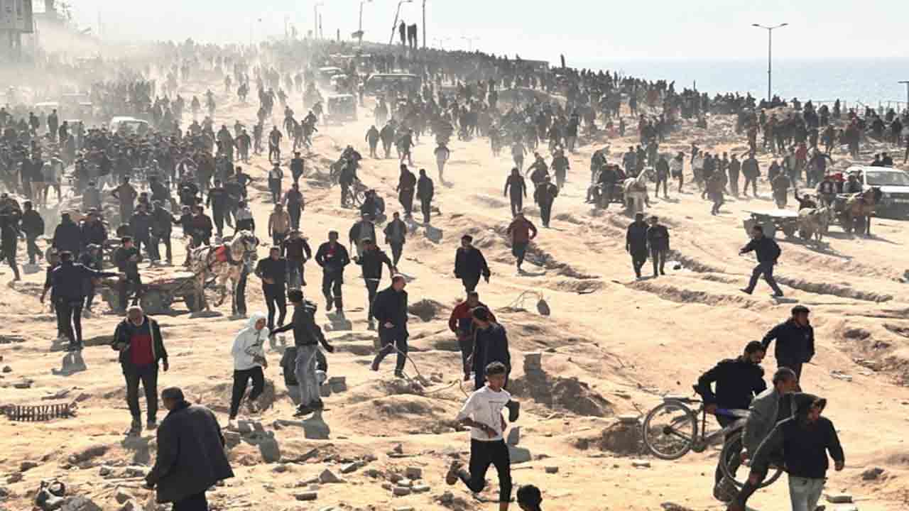 104 killed in Israeli fire | గాజాలో సహాయం కోసం ఎదురుచూస్తున్న ప్రజలపై ఇజ్రాయెల్‌ ఆర్మీ కాల్పులు..   104 మంది మృతి