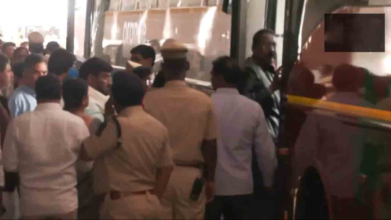 Jharkhand MLAs | తెలంగాణకు చేరిన జార్ఖండ్‌ రాజకీయం.. హైదరాబాద్‌లో జేఎంఎం, కాంగ్రెస్‌ ఎమ్మెల్యేలు..!